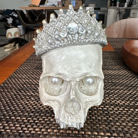 Decorative Skull with Crown great for Halloween decoration - Picture 1 of 5